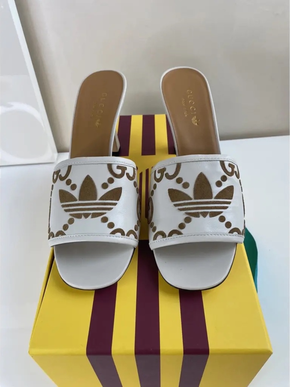 NIB Women's Gucci X Adidas Leather Logo Pumps Sandals Shoes 39.5 - Picture 7 of 7